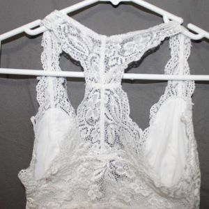R N B WHITE LACED V NECK BRALETTE
